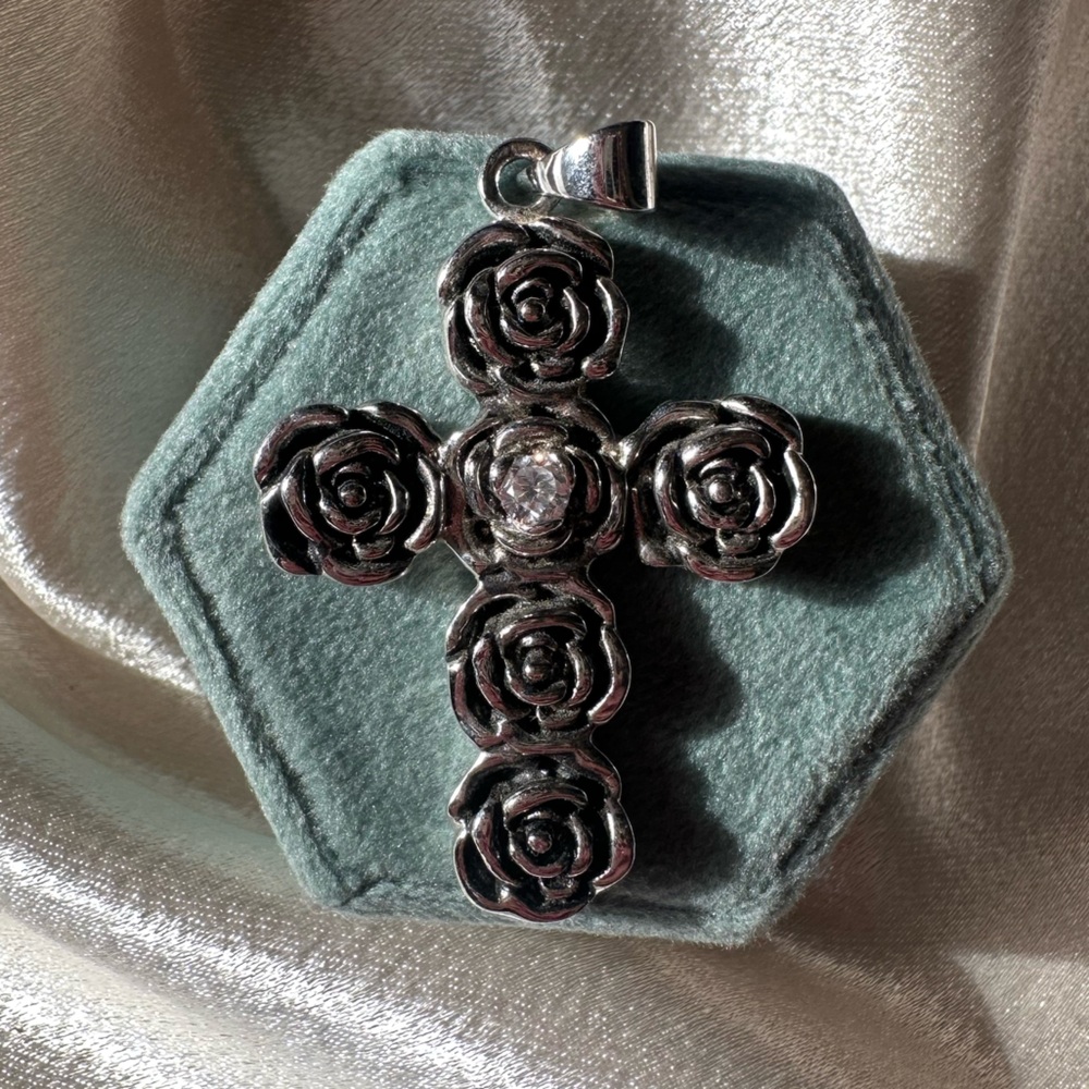 Montana Silversmiths sterling silver rose pendant